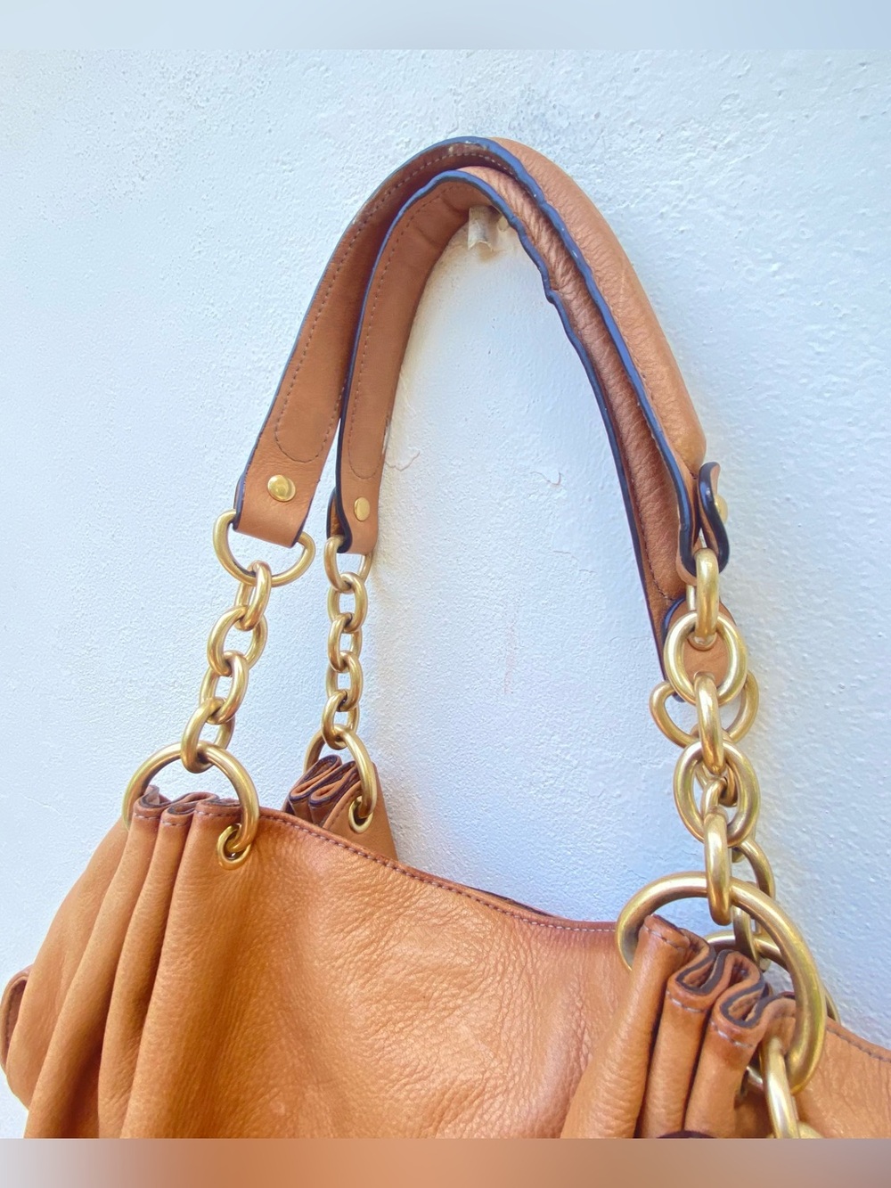 Y2K Juicy Couture Tan Genuine Leather & Gold Hardware Shoulder Bag - Picture 5 of 12
